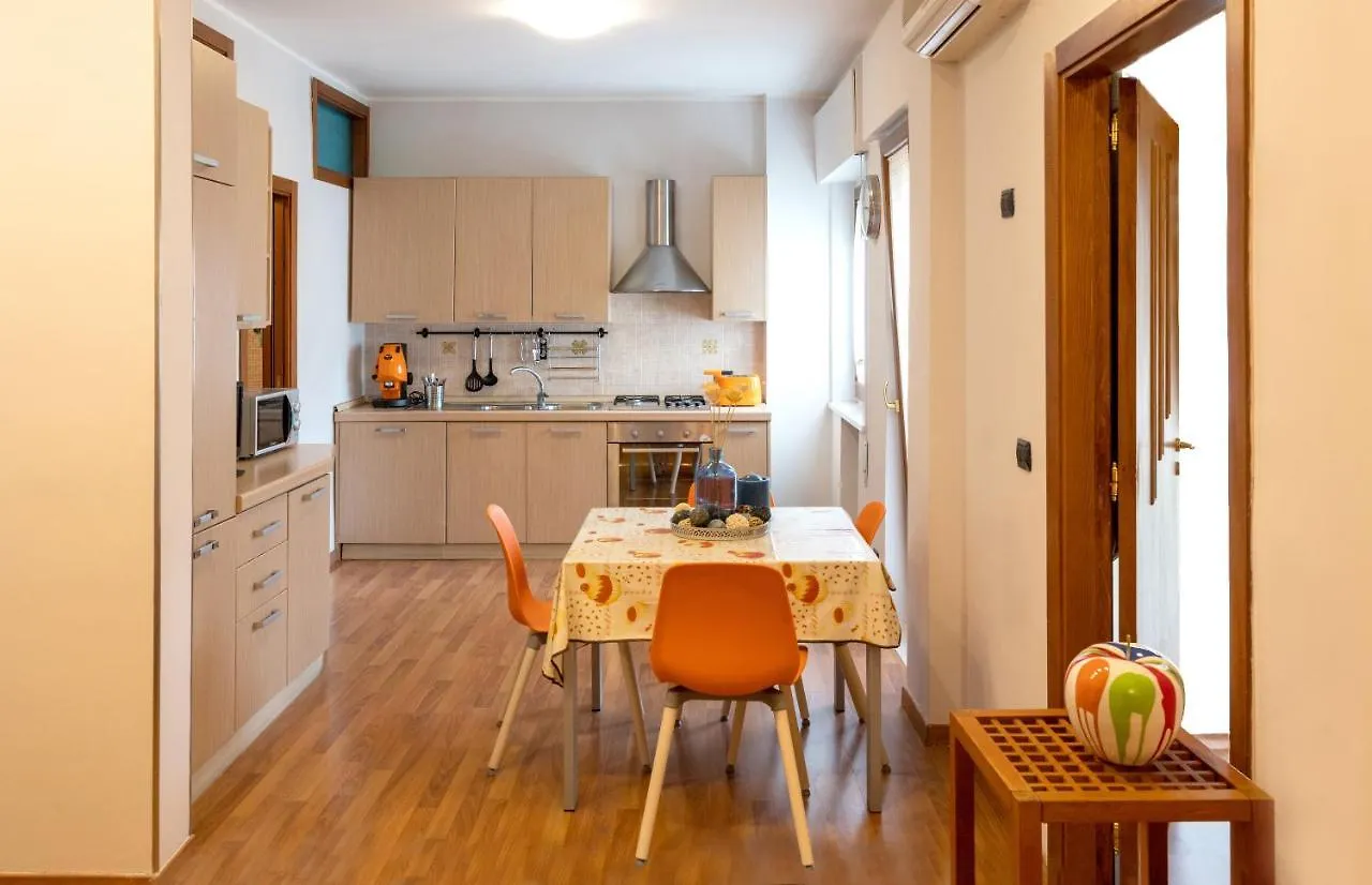 Folly Apartment Naples 0*,
